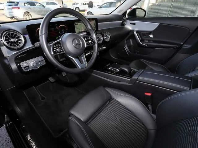 Mercedes-Benz A 250 A 250 e