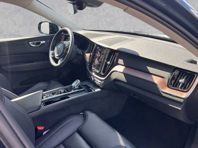 Volvo XC60 AWD Dark Plus