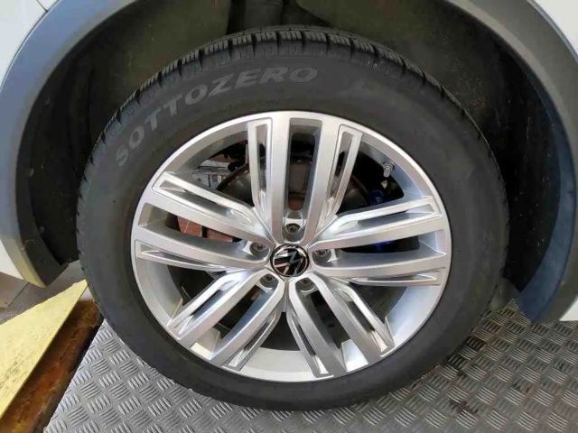 Volkswagen Tiguan R *Sonderleasing* *AKRAPOVIC* Pano Leder Memory