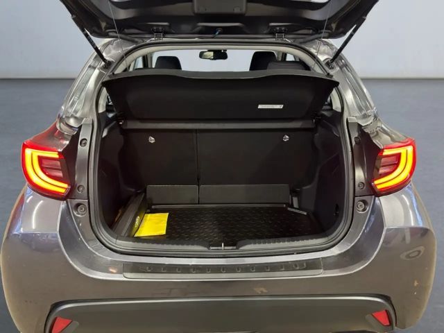 Toyota Yaris Hatchback Hybride Team D