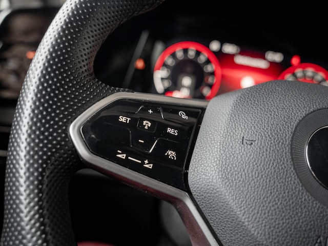 Volkswagen Golf 2.0 TSI DSG