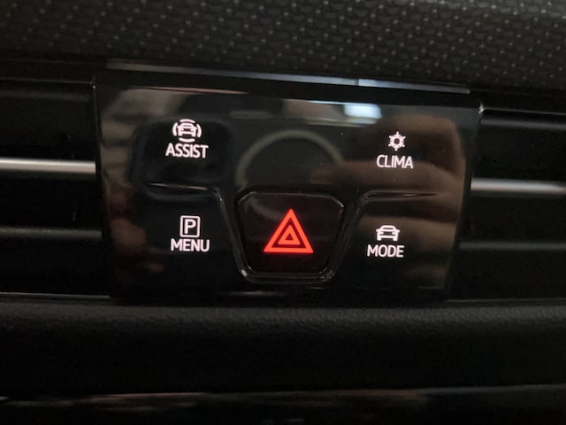 Volkswagen Golf 1.5 eTSI DSG Golf VIII R-Line