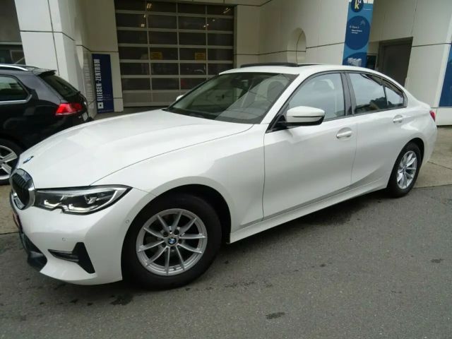 BMW 320 320i Sedan Sport Line