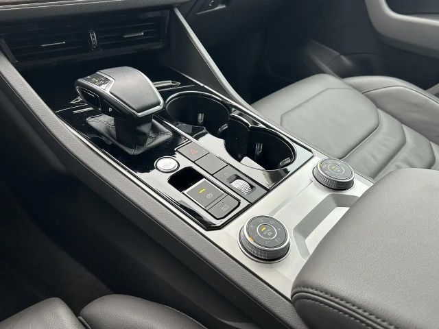 Volkswagen Touareg Luftfederung / AHK / Innovision Cockpit