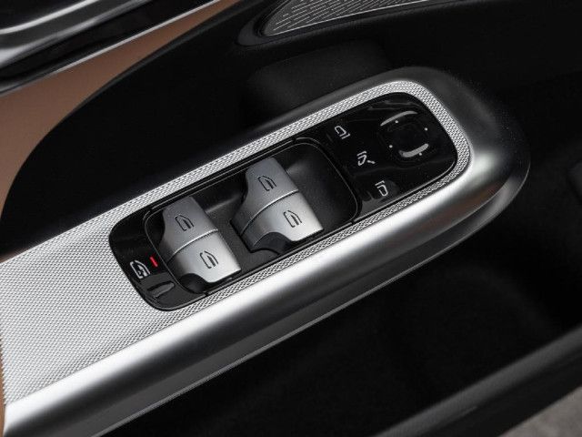 Mercedes-Benz E 200 4MATIC Sedan