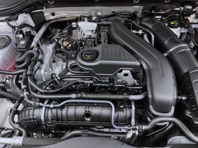 Volkswagen Golf 1.5 eTSI DSG Variant