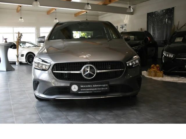 Mercedes-Benz B 180 Sedan