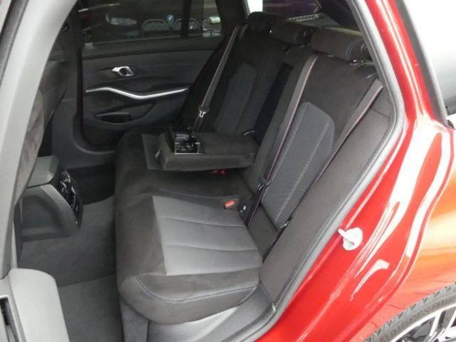 BMW 330 330e M-Sport Touring