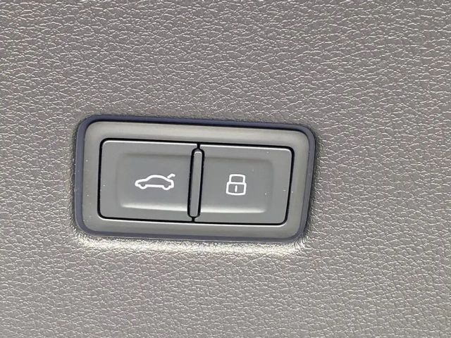 Audi RS Q8 DYNAMIK*ABT*KERAMIK*MATRIX*STHZG*SITZKL*23''