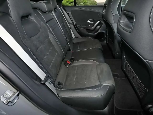 Mercedes-Benz CLA 200 AMG Line Coupé