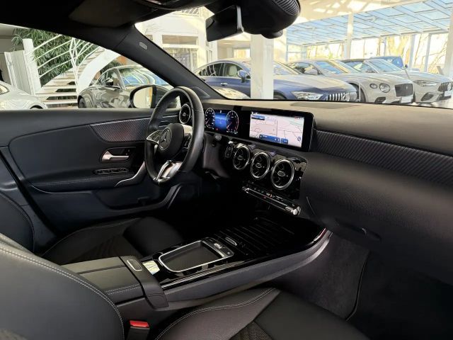 Mercedes-Benz A 180 A 180 d