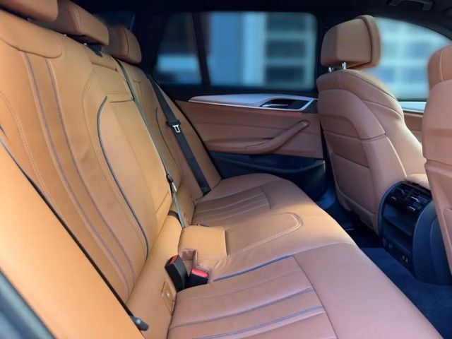 BMW 530 xe LASER+LEDER+HUD+ACC+PANO+DAB+BT+MFL+AHK+