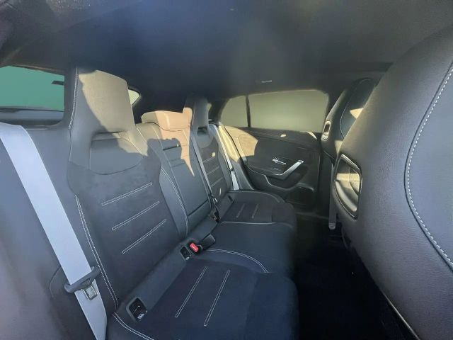 Mercedes-Benz CLA 180 AMG Line Shooting Brake