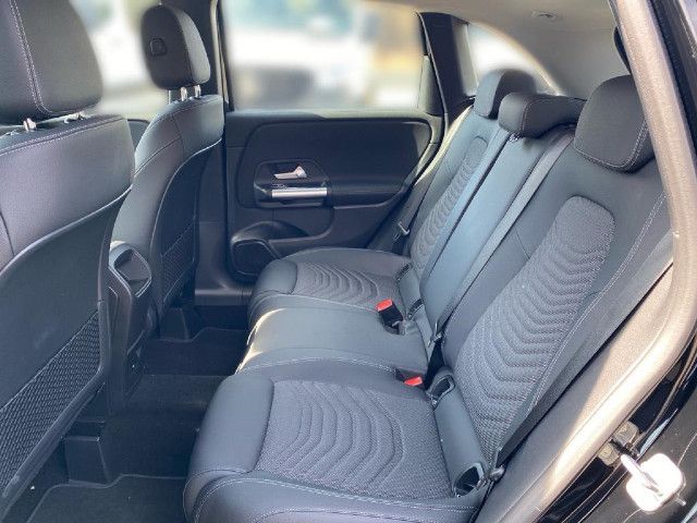 Mercedes-Benz B 180 Sedan