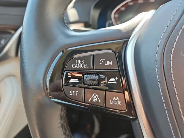 BMW 540 540i Luxury Line Sedan xDrive