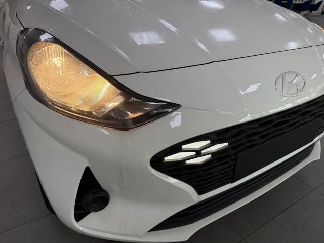 Hyundai i10 1,0 SITZHEIZ.+LENKRADHEIZ.+ RÜCKFAHRKAMERA+NAVIGAT