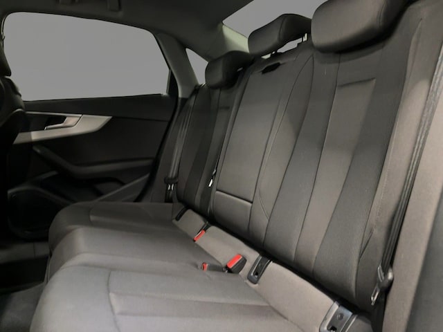 Audi A4 30 TDI S-Tronic Sedan