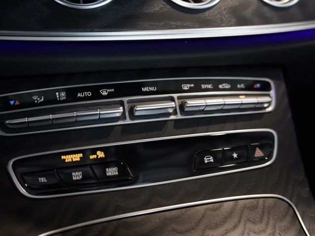 Mercedes-Benz E 220 AMG Line Cabriolet E 220 d