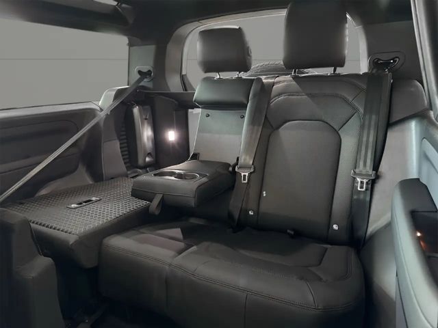 Land Rover Defender 90 D250 Dynamic SE