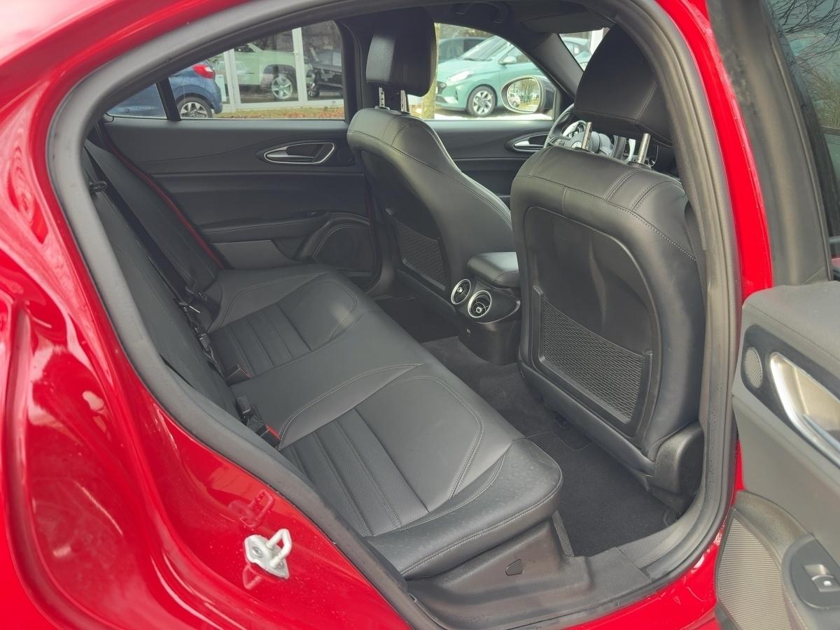 Alfa Romeo Giulia AT8