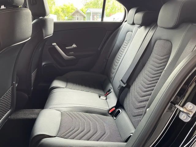 Mercedes-Benz A 180 Hatchback Progressive