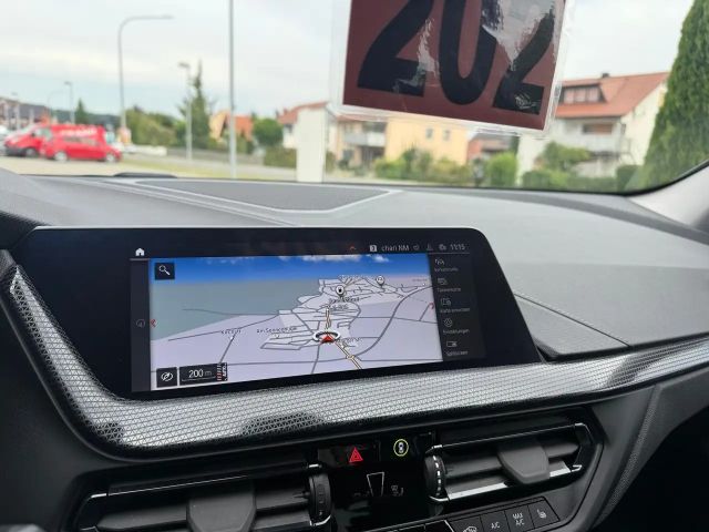 BMW 118 118i Sedan Sport Line