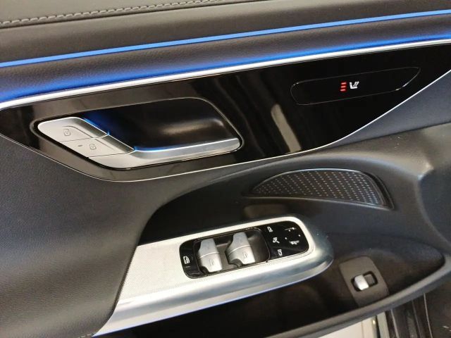 Mercedes-Benz E 220 AMG Line E 220 d Sedan