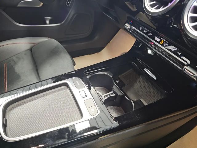 Mercedes-Benz CLA 200 AMG Line Coupé