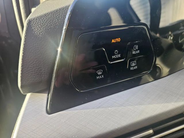 Volkswagen Golf Business DSG Variant