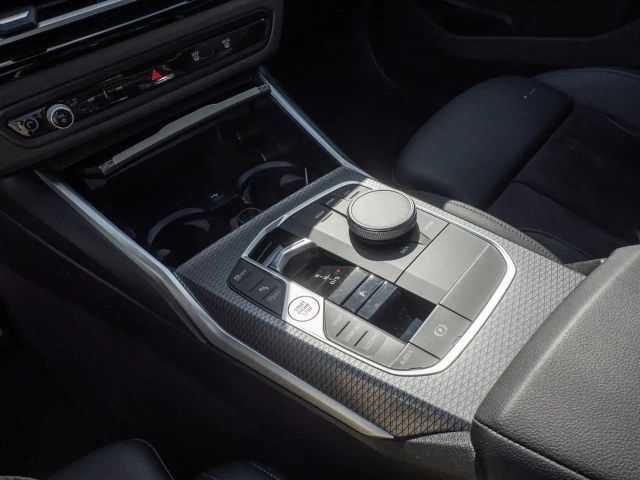 BMW 320 320i M-Sport Sedan