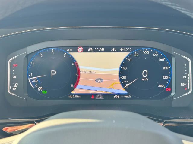 Volkswagen Touran 1.5 TSI DSG IQ.Drive R-Line