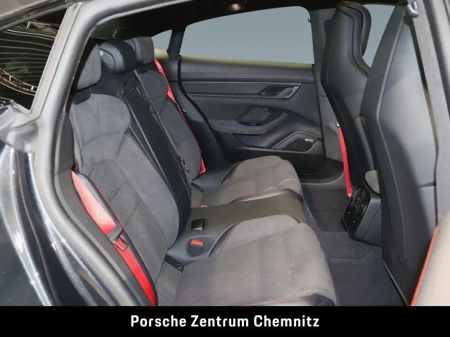 Porsche Taycan 4 GTS