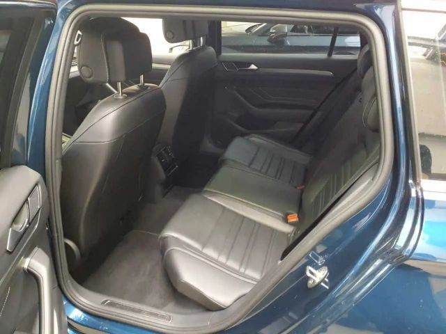 Volkswagen Passat 1.5 TSI Business DSG R-Line