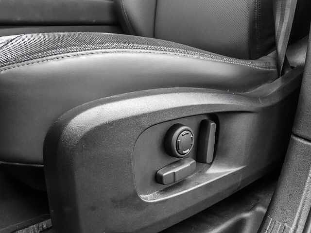 Land Rover Defender 110 Dynamic SE