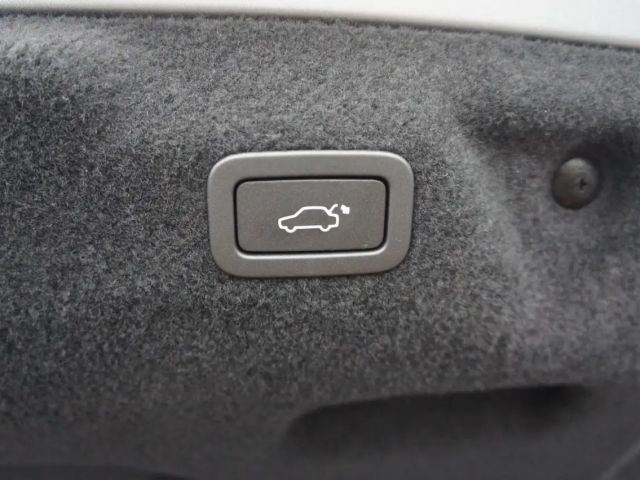 Jaguar XE AWD R-Dynamic SE