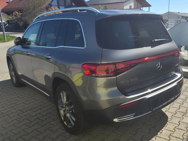 Mercedes-Benz EQB 300