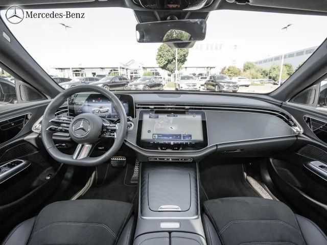 Mercedes-Benz E 200 4MATIC AMG Line Sedan