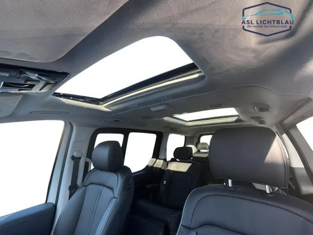 Hyundai Staria Signature