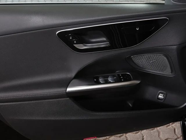 Mercedes-Benz C 180 Sedan