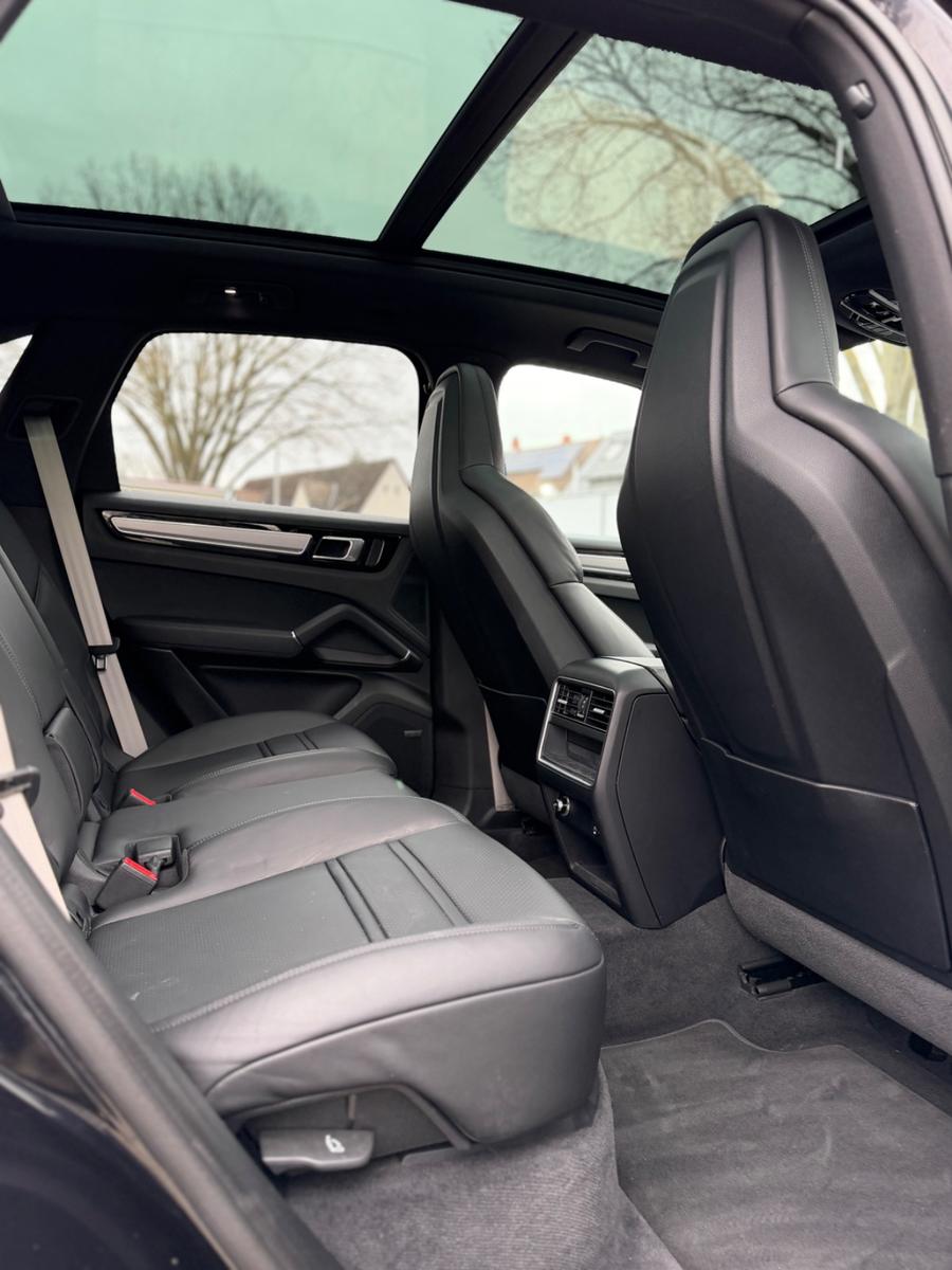 Porsche Cayenne Platinum Edition