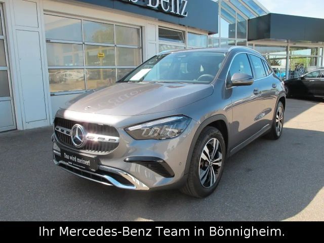 Mercedes-Benz GLA 180 AHV / Winter-Paket / RFK