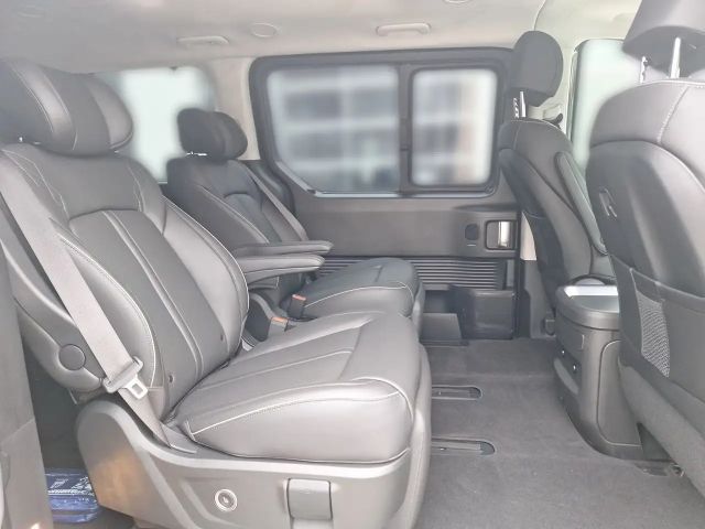 Hyundai Staria Signature