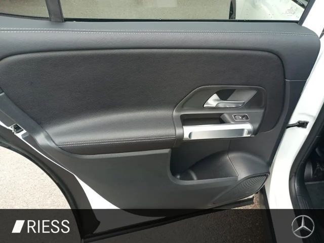 Mercedes-Benz GLB 200 7-Sitzer+AHK+Fahrass.P+Pano+Kamera+Night