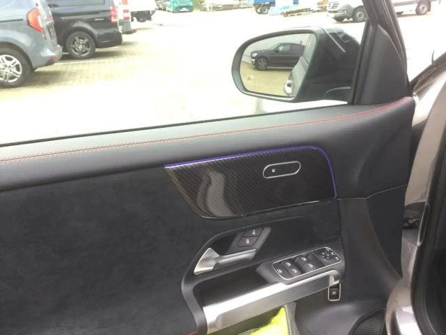 Mercedes-Benz GLB 200 AMG Line Premium