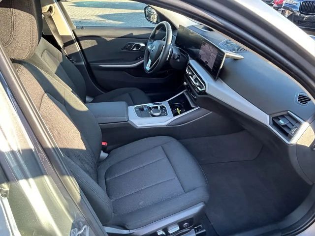 BMW 330 330e Sedan xDrive