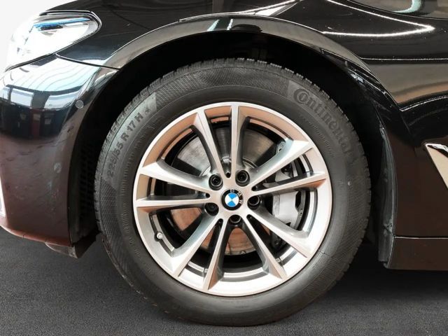 BMW 530 530d Luxury Line Sedan xDrive