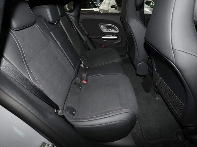 Mercedes-Benz CLA 350 4MATIC AMG Line