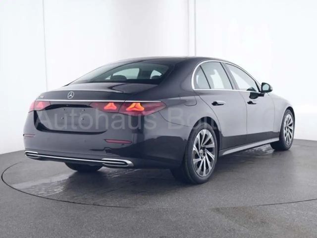 Mercedes-Benz E 200 Sedan