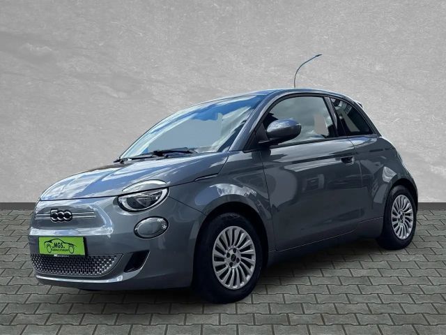 Fiat 500e Action