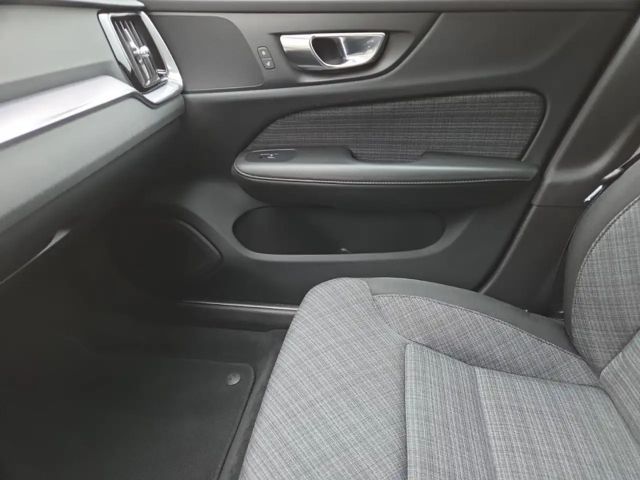 Volvo V60 AWD Core Hybrid T6